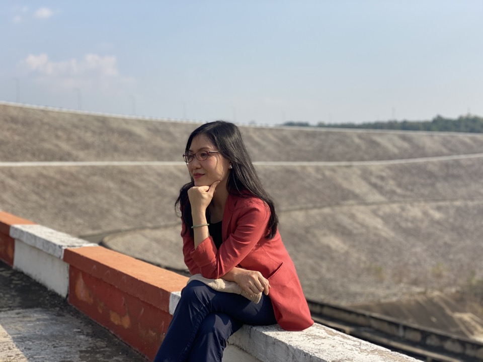 Chị Thuỷ tham quan Thuỷ điện IALY