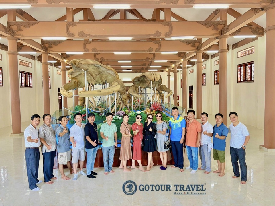 Bộ xương cá Ông tại đảo Lý Sơn