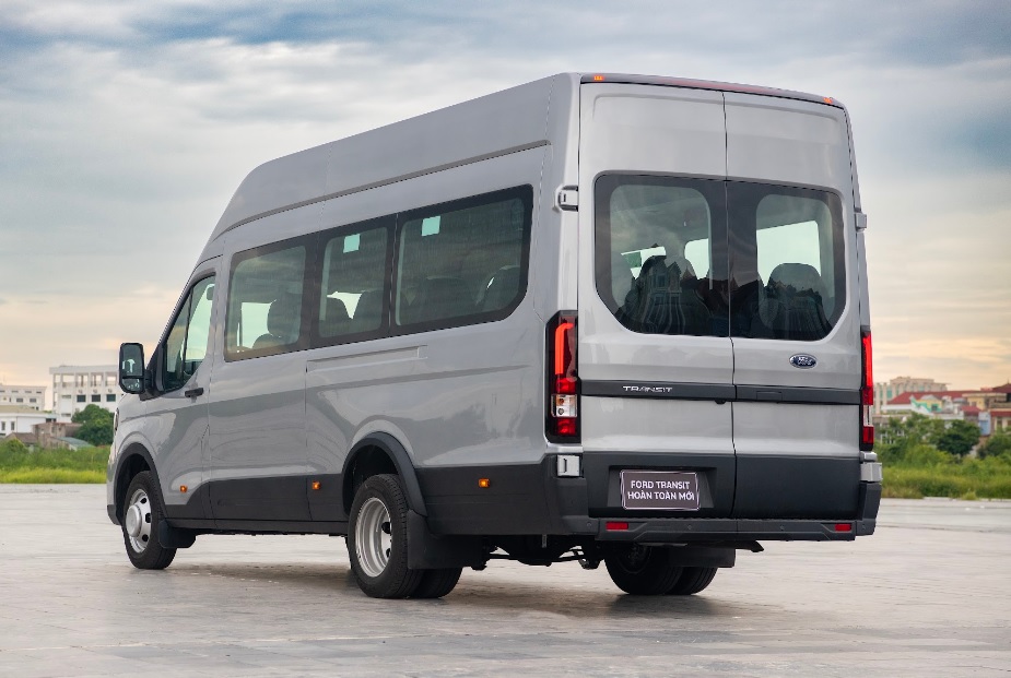 Cho thuê xe Ford Transit 18 chỗ cao cấp 2024