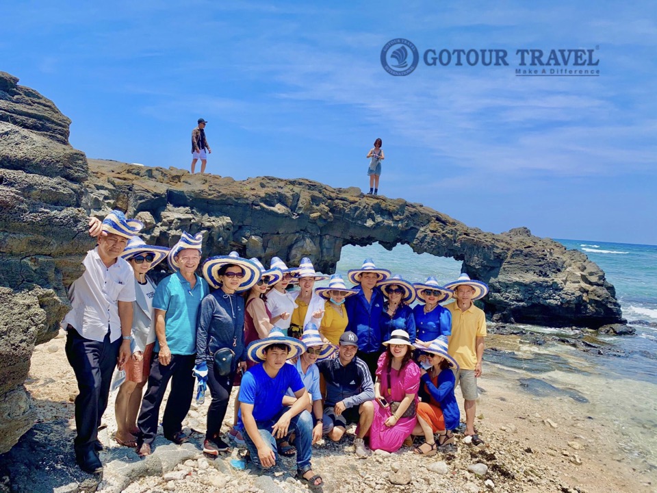 Thắng cảnh Cổng Tò Vò - Tour đảo Lý Sơn